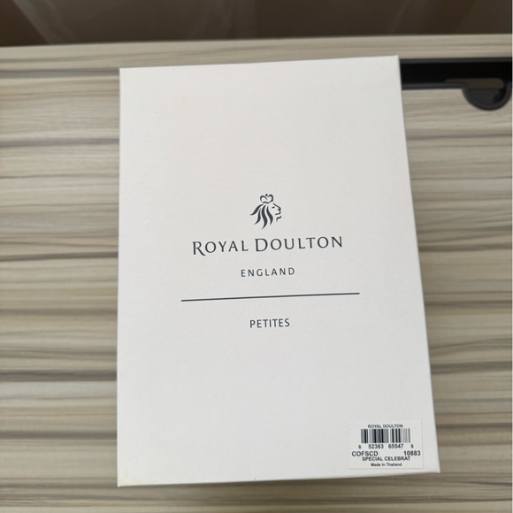 ROYAL DOULTON Canadian Exclusive- Special Celebration- - Picture 2 of 6
